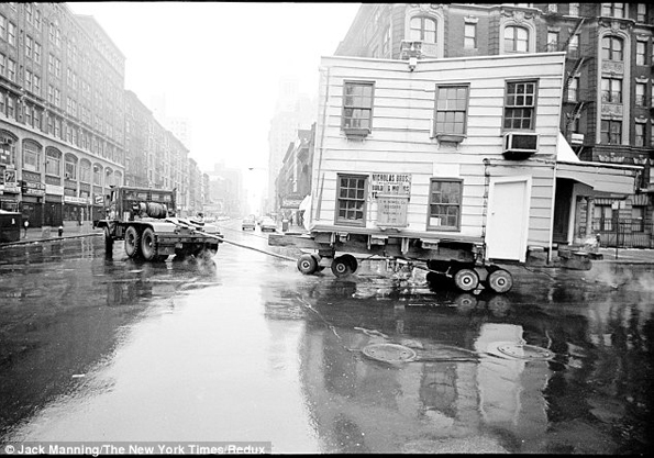 House-Moves-Down-to-Charles-Street-1967