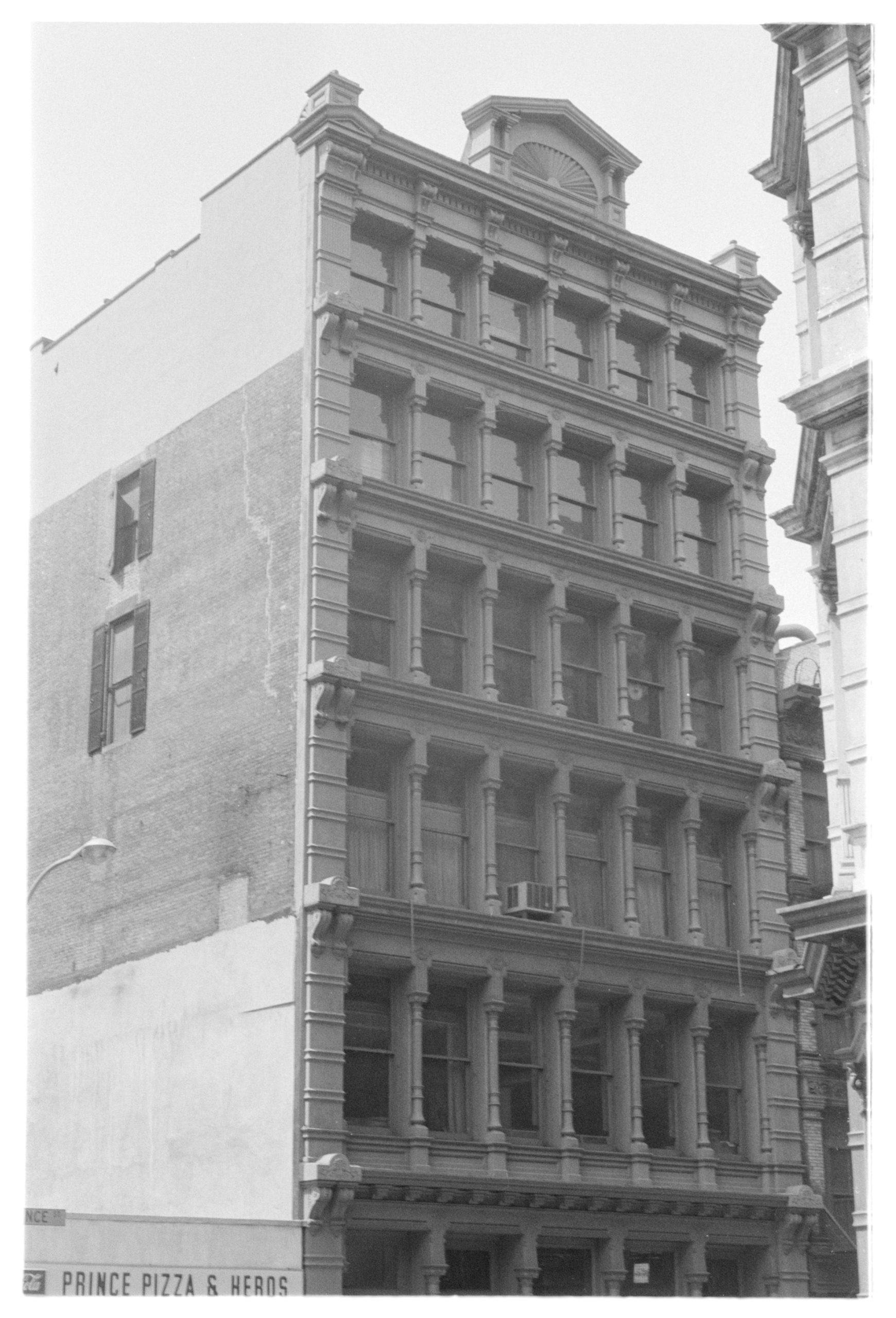 112 Prince Street, prior to the addition of the Richard Haas