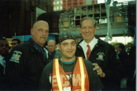 NY Governor George Pataki (l.) and Mn. Governor Jesse Ventura with Unknown Worker