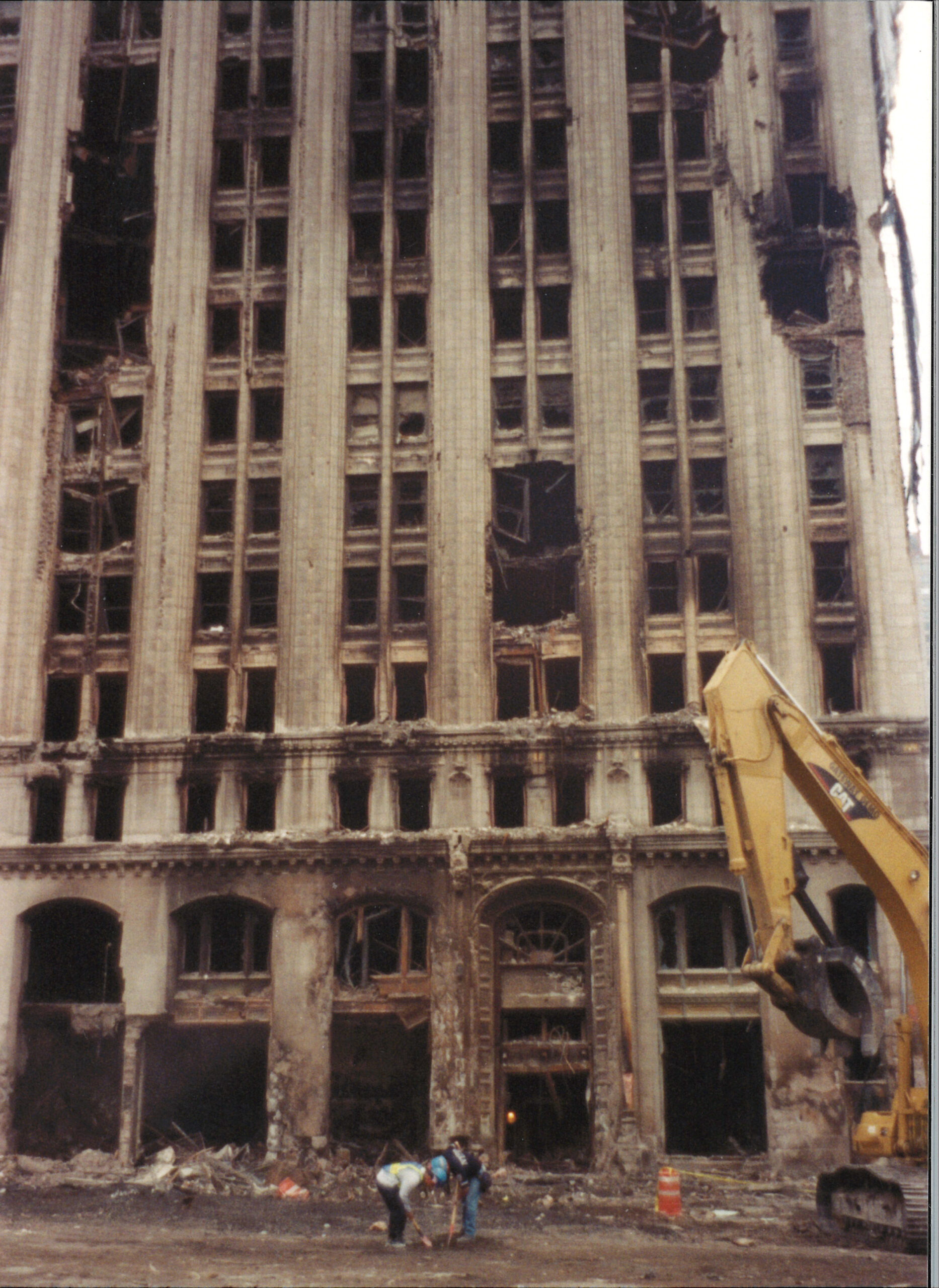 Einstürzende Neubauten DonRocK ヴィンテージ 90 West Street from Cedar Street, Burnt with Missing windows